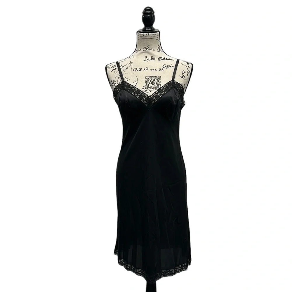 Vintage Black VANITY FAIR Dupont Nylon Nightgown Negligee Gown w Lace Trim 34